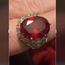 Beautiful Red Stone Ring. 