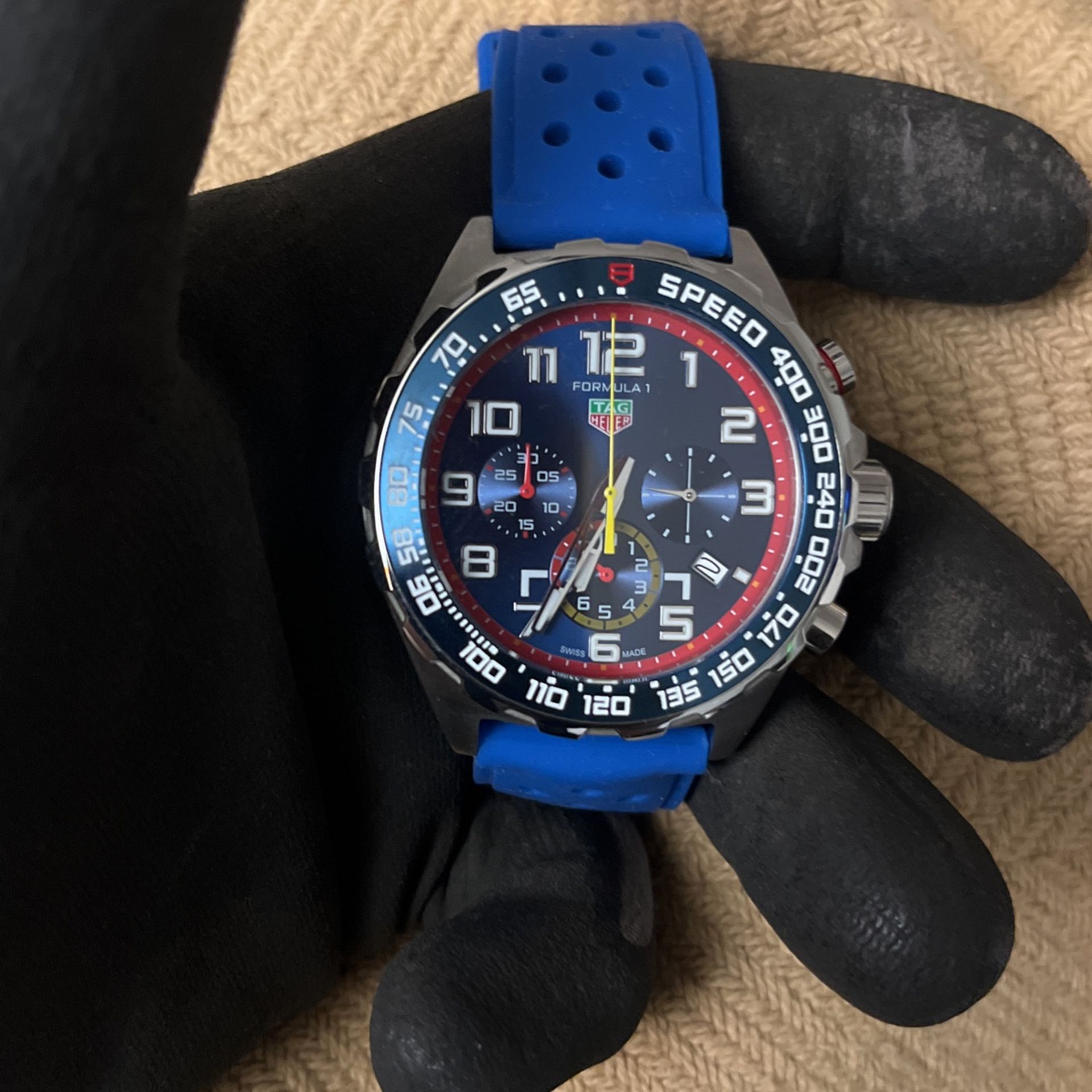 tag formula 1 red
