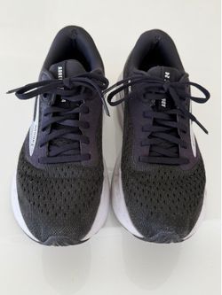 Brooks women running shoes size 8