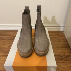 Timberland Women’s boot Size 8.5 Brand new