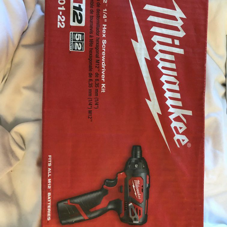 Milwaukee M12 ¼  Hex Screwdriver Kit