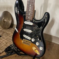Fender SRV Stratocaster USA – Like New w/ Hard Case