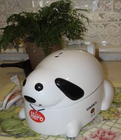 Maverick HC-01 Hero Electric Hot-Dog Steamer, White Hot-dog steamer cooks up 6 hot dogs in less than 9 minutes Auto shut-off and voice chip "barks" wh