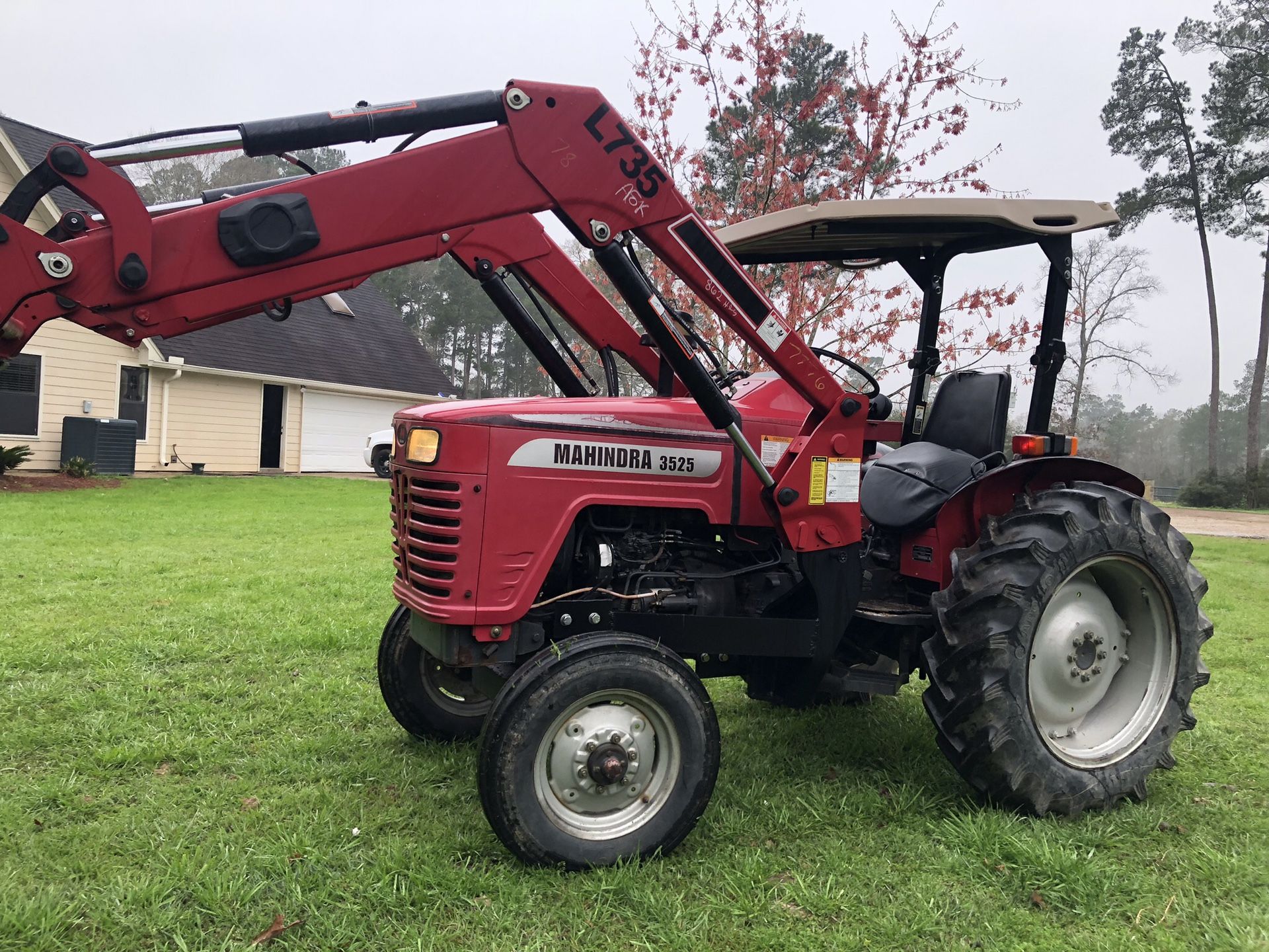 35 hp mahindra diesel tractor only 650 hrs for Sale in Hockley, TX