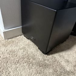 2 Martin Logan Dynamo 700s