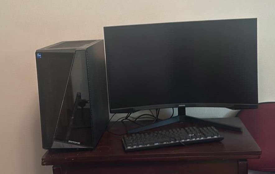 Curved PC Monitor And Pc