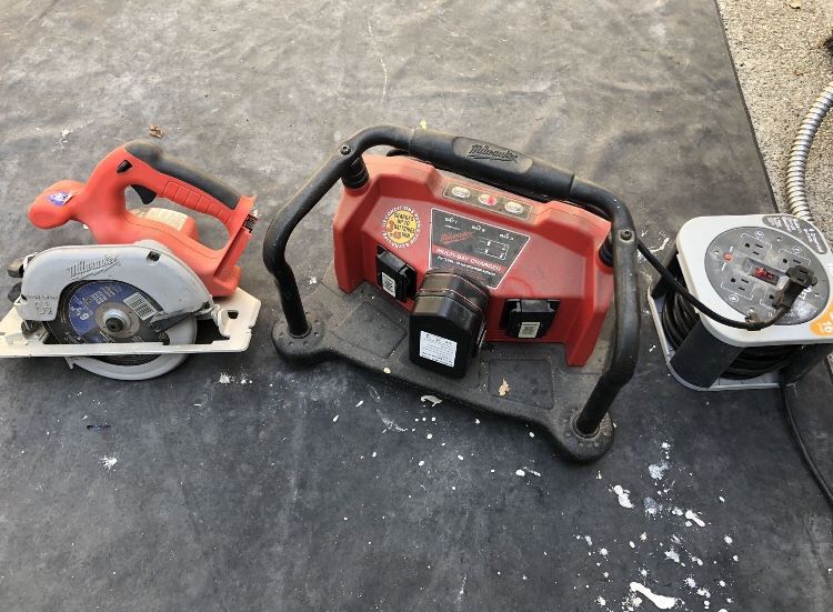 Circular Saw & Multibay Charger