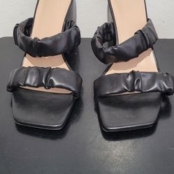 Black thick heel shoes size 8 1/2 M 