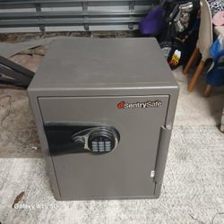 Sentry Safe 2 Cub Ft Pooj At Second Pic For Info 