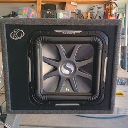 12 inch kicker L7 sub with Kicker box