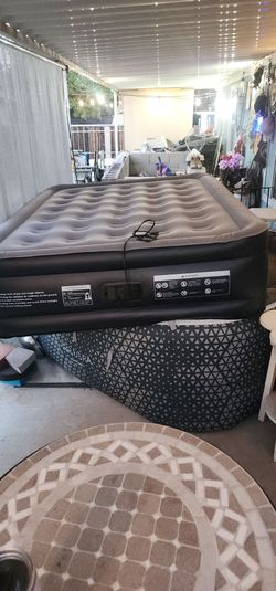 Queen inflatable and deflatable portable bed
