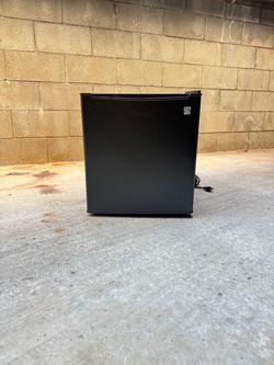 Kenmore mini Fridge 1.7CU