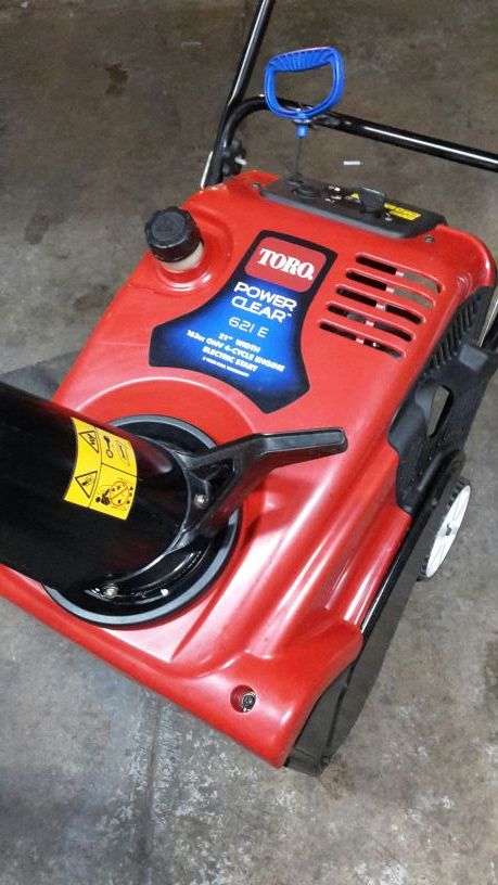 TORO POWER CLEAR 621E SNOWBLOWER $425
