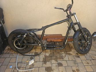 Harley Davidson Frame with rims and forks and speedometer