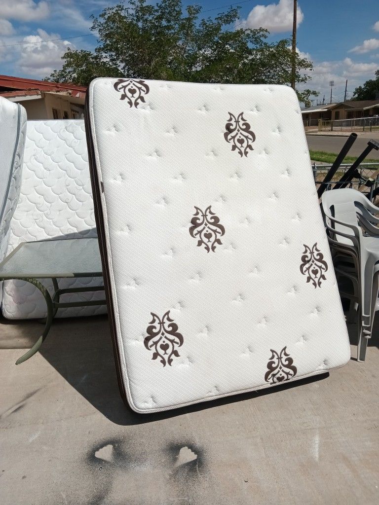 Gentle Impressions Lady Americana Premium Bedding Queen Size 12 In Thick Mattress Only.