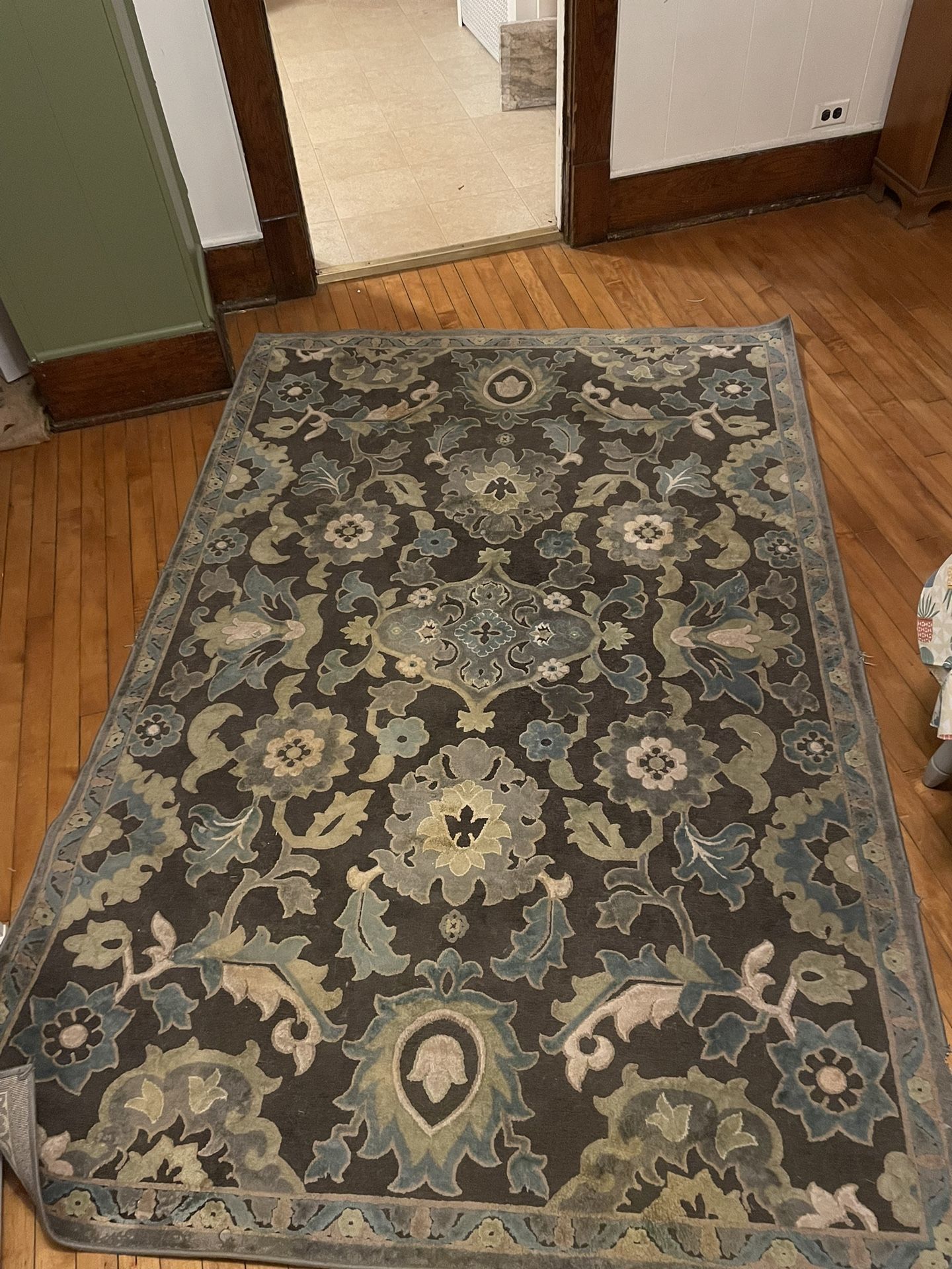 5x7 Patterned Area Rug
