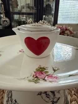Rae Dunn Multi Colored Hearts Measuring Cups ♥️💗