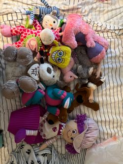 Bundle of plushy toys