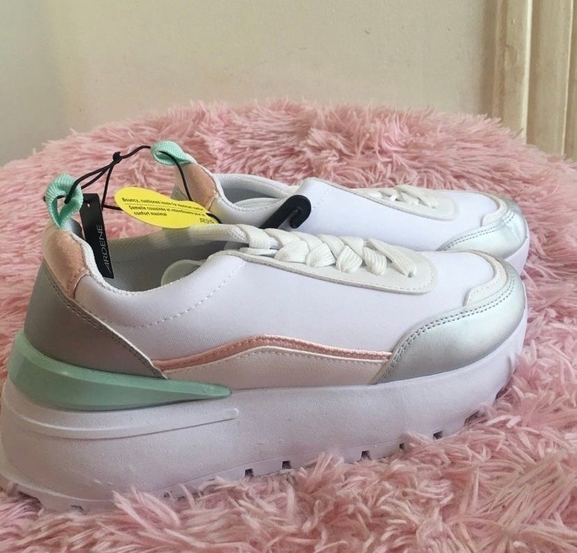 Ardene platform comfort foam sneakers /sz7-New