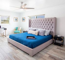 Queen bed Floor Sample