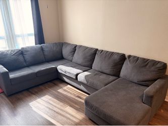 Large 6 seats family sectional (Ashley Furniture)