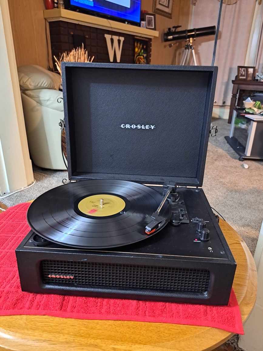 Crosley CR8017B-BK Voyager Vintage Portable Vinyl Record Player