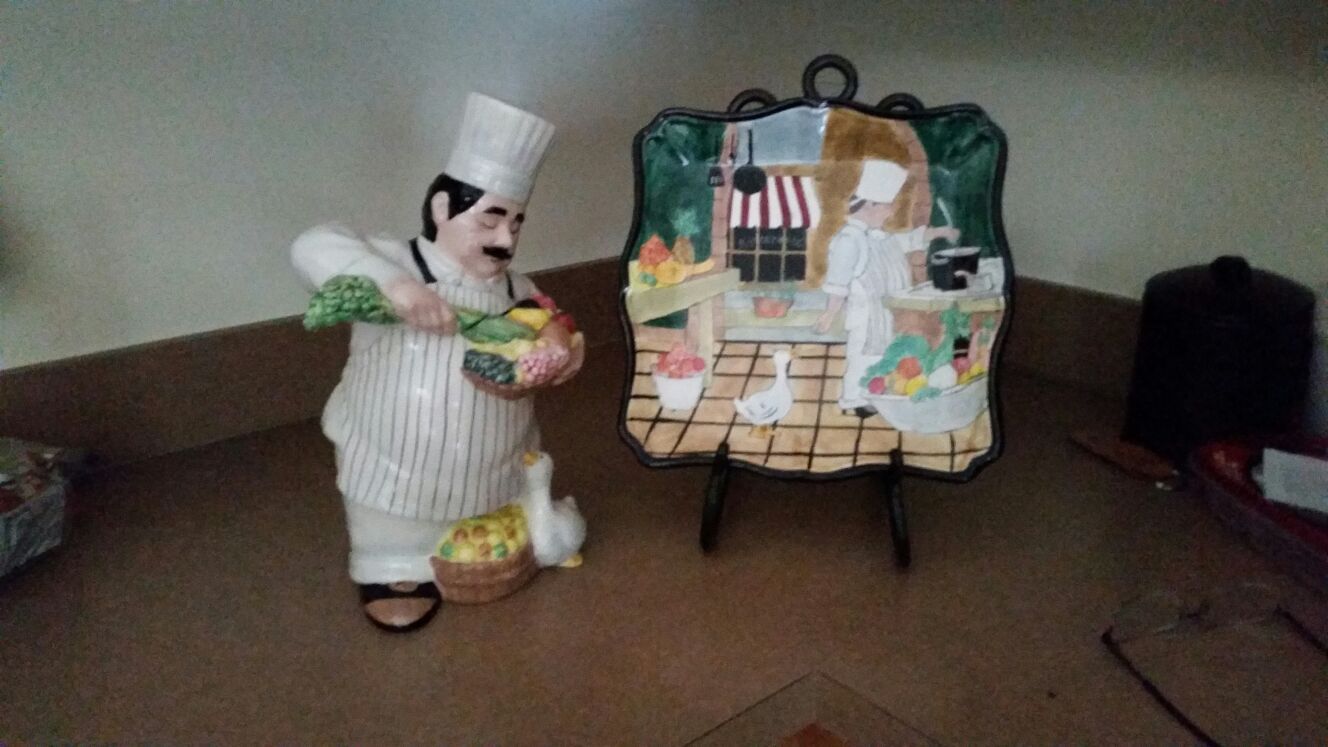 Cookie Jar with matching plate.