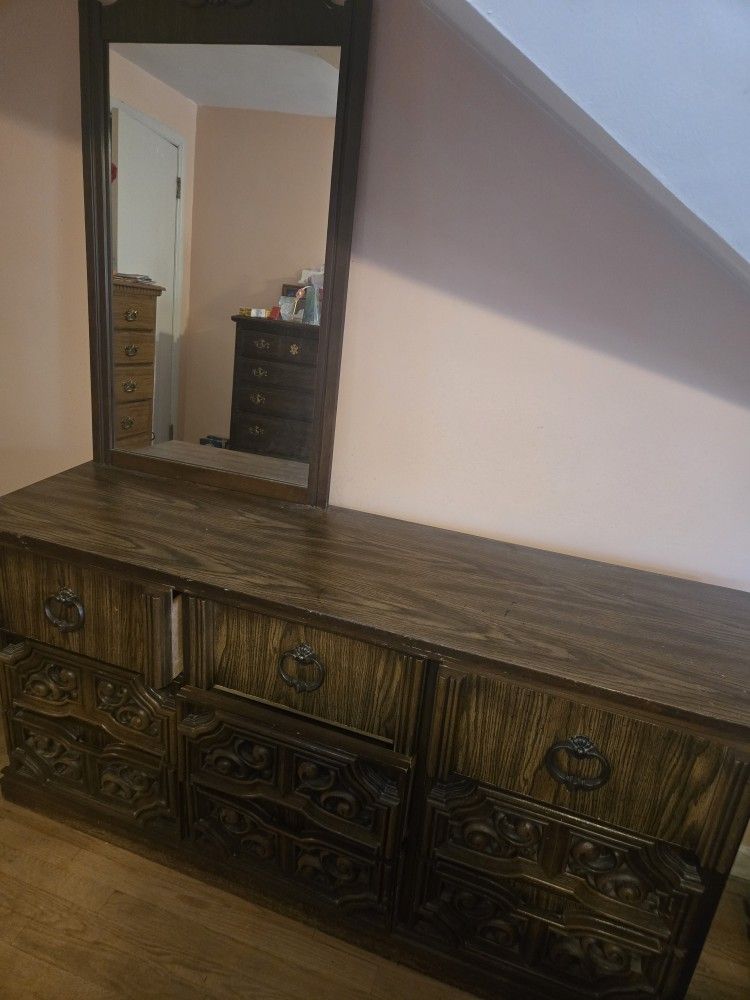 Dresser