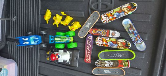 Skaters - monsters cars & pikachu