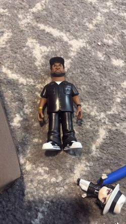 Ice Cube Statue