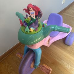 Disney Little Mermaid Tricycle - Blows Bubbles!