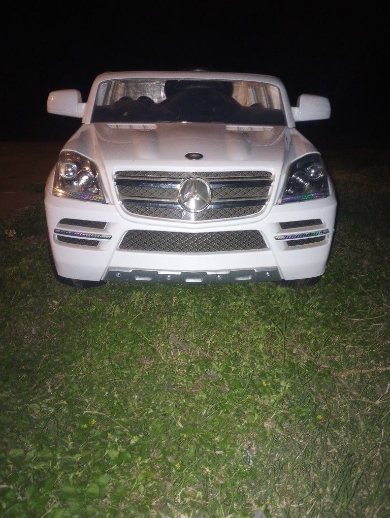 Rollplay 6V Mercedes-Benz GL450 SUV Powered Ride-On - Whit