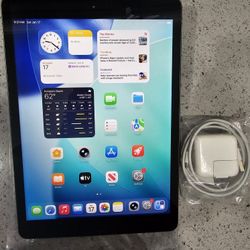 Apple iPad 8th Gen 10.2"  32GB WiFi + Cellular UNLOCKED iOS 26 -Space Gray

