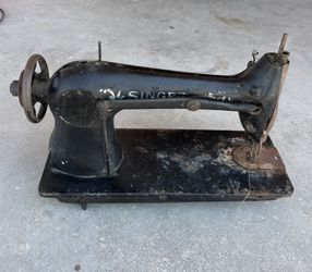 Vintage Antique Singer Industrial Cast Iron Sewing Machine Head – Turns Freely