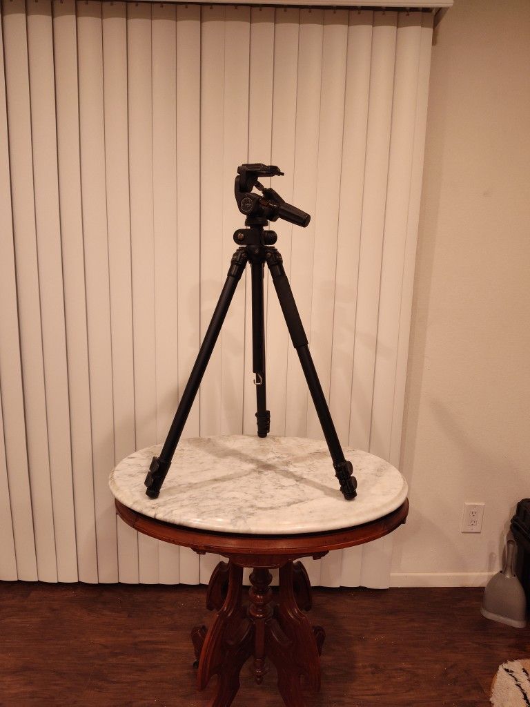 Benro Tripod And Induro Head