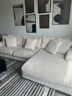 Lindyn 3 piece Sectional