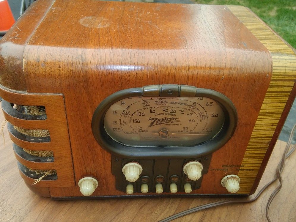 1939 Zenith Art Deco radio
