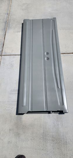Early Bronco Parts 66-77 Plain tailgate