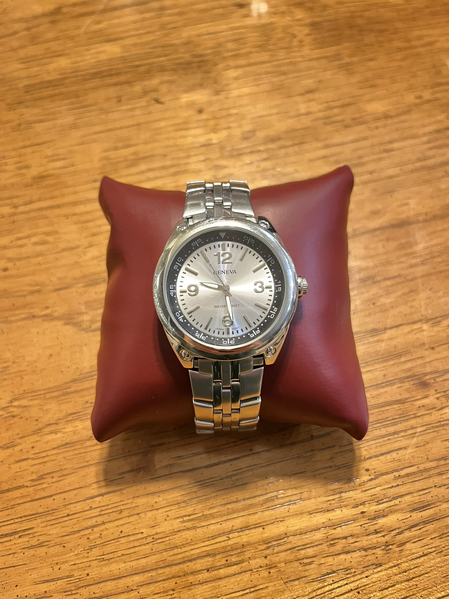 ⏱️ Geneva Quartz Stainless Steel Watch – Used Like New – $15