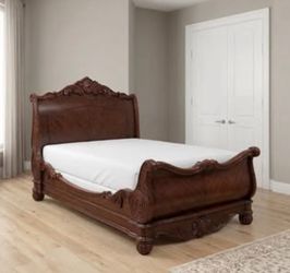 Elegant queen bedroom set