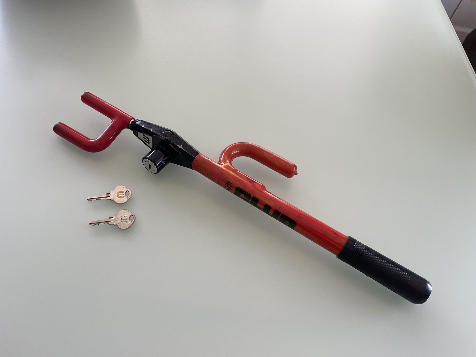 Vintage Red THE CLUB Anti Theft Steering Wheel Lock : Original With Both Keys