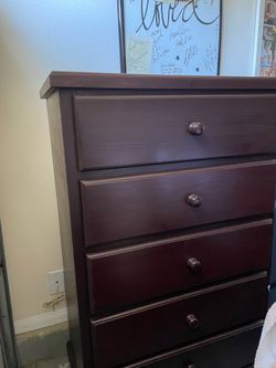 5 Drawer Chest Like New