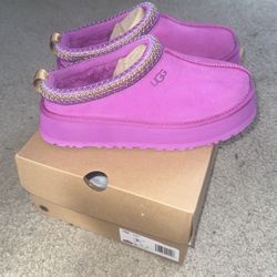 UGGS size 9 Wmns 