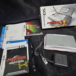 Semi Mint Original Nintendo DS: Metroid Prime Hunters First Hunt Silver CIB