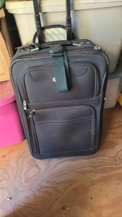 Maleta mediana en muy buenas condiciones $15