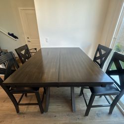 42” x 53¾” Counter-Height Table with Leaf & 4 Chairs 