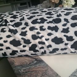 10 yards black and white velvet
