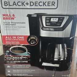 Cafetera Black+Decker. Molinillo y cafetera para 12 tazas