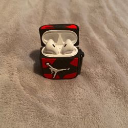 AirPods With Wireless Charging Case