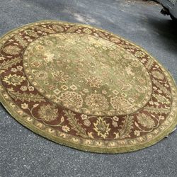 Beautiful Round Wool Rug , 8 ft diameter 
